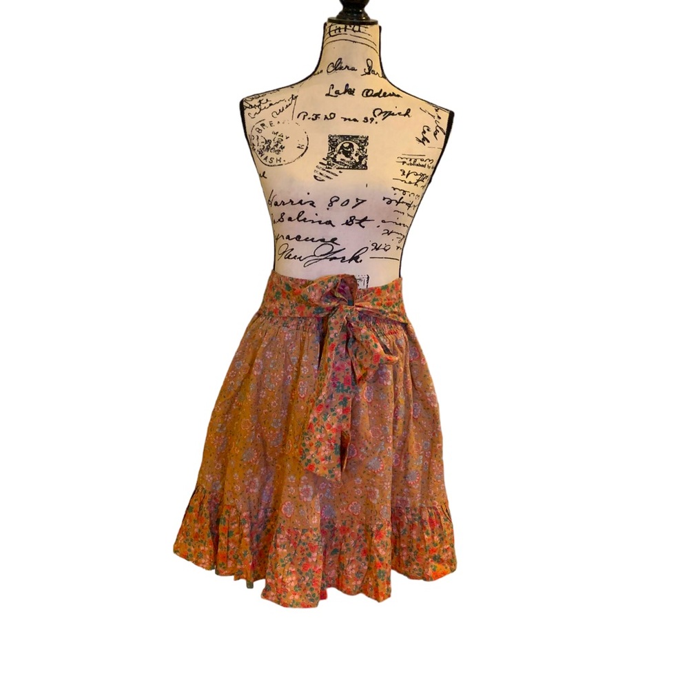 DownEast Garden tie skirt . Floral NWT medium